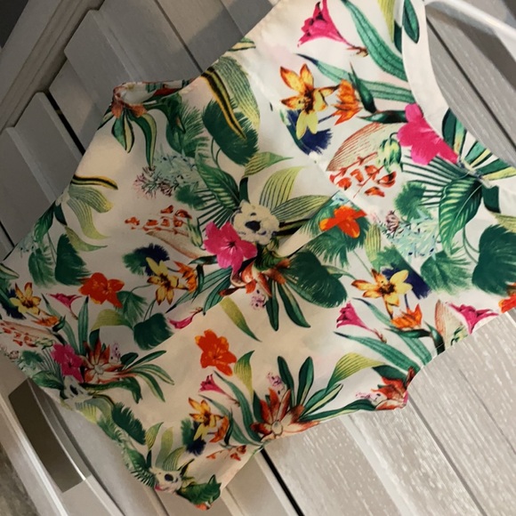 Bright flower pattern blouse tank with zipper - Picture 4 of 5